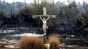 Lire la suite à propos de l’article Epargnée par l&rsquo;incendie : Dieu nous envoie un signe
